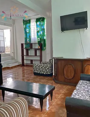Una televisión o centro de entretenimiento en Terrazas Hotel and Hostel