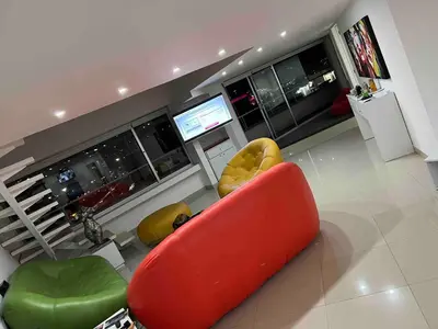 Zona de estar de Spectacular PH with office in front of Perisur