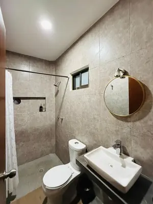 Un baño de Ideal Depa Playa y Plazas Cerca