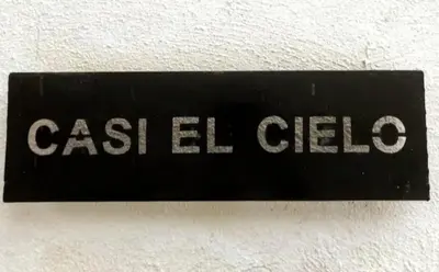 Certificado, premio, señal o documento que está expuesto en Acapulco, gro Casi el Cielo