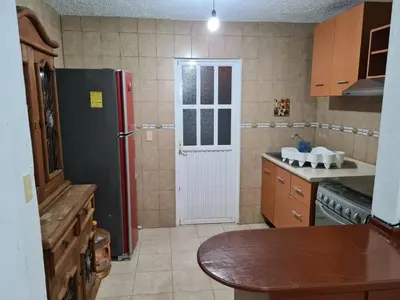 Una cocina o zona de cocina en Casa Paz, amplia y cómoda frente a la alberca