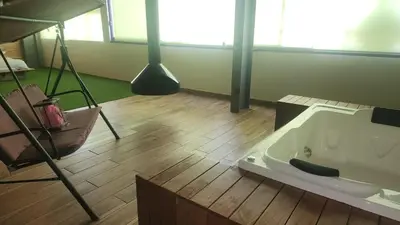 Plano de Camping con jacuzzi en la ciudad