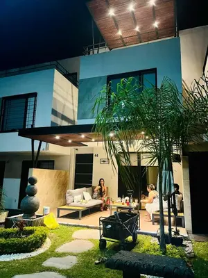 Jardín al aire libre en Bellísima casa de lujo con amenidades y alberca
