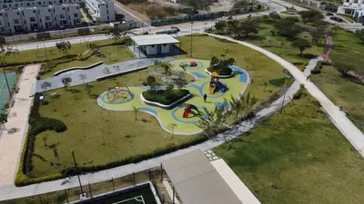 Zona de juegos infantil en Bellísima casa de lujo con amenidades y alberca