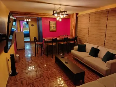 Una televisión o centro de entretenimiento en Posada Familiar Lupita
