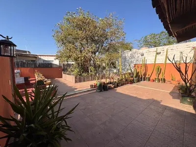 Edificio en el que se encuentra el hostal o pensión