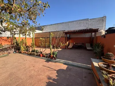 Edificio en el que se encuentra el hostal o pensión