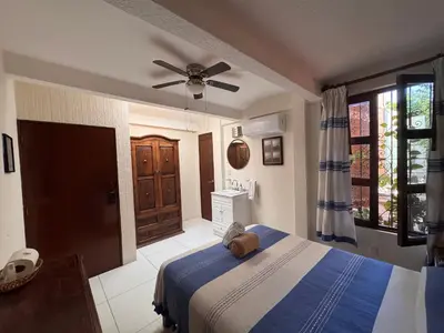 Cama o camas de una habitación en La Casa del Arbol Townhouse