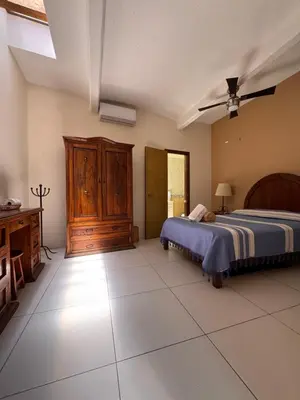 Cama o camas de una habitación en La Casa del Arbol Townhouse