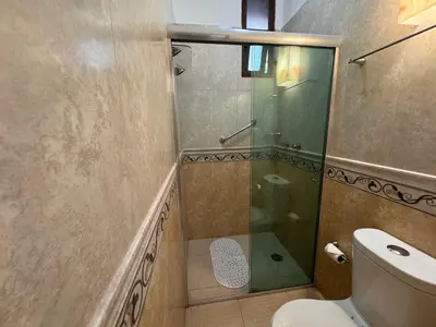 Un baño de La Casa del Arbol Townhouse