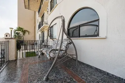 Un balcón o terraza de Apartment in a lakefront hotel
