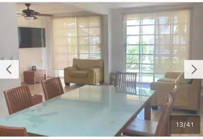 Una televisión o centro de entretenimiento en Casa en Acapulco Diamante