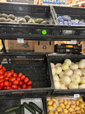 Supermercado u otro tipo de tienda en el apartamento o alrededores