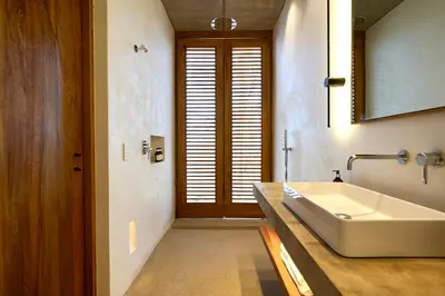 Un baño de El Guayacan