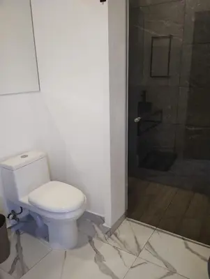 Un baño de Hermosa casa vista al lago