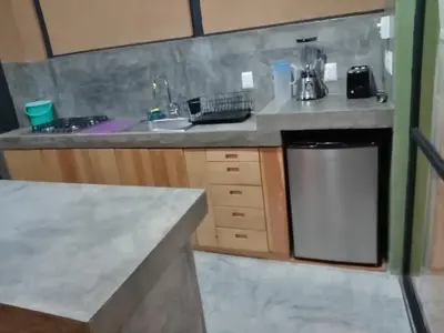 Una cocina o zona de cocina en Bungalow al pie de la montaña