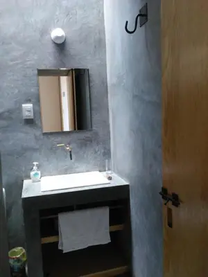 Un baño de Bungalow al pie de la montaña