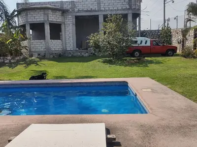 Piscina en o cerca de Nada y acampa con tus perritos