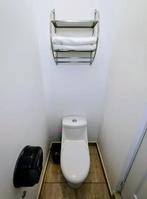 Un baño de Hospedaje K&R