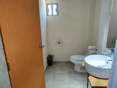 Un baño de Ashly Loma Larga