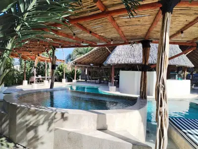 Piscina en o cerca de Ashly Loma Larga