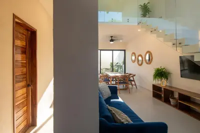 Una televisión o centro de entretenimiento en CASA ZOE- Cerca de playa