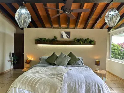 Cama o camas de una habitación en Casa Haru Alberca climatizada Jardín, asador y tombling, Capacidad 14 personas, 5 recámaras 5 baños 8 camas Estacionamiento para 4 autos Salida 5 pm