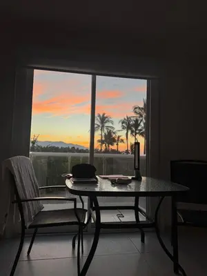 Un balcón o terraza de Casanar energía Sanadora frente al mar