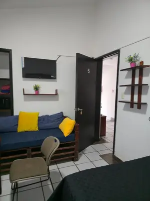 Una televisión o centro de entretenimiento en Cómoda habitación doble #5