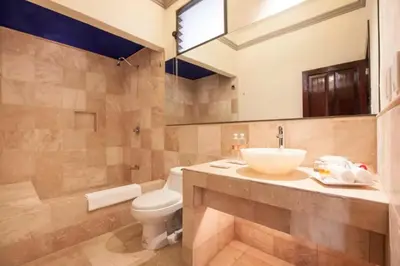 Un baño de Orchidelirium Casa Hotel & Salud Estética