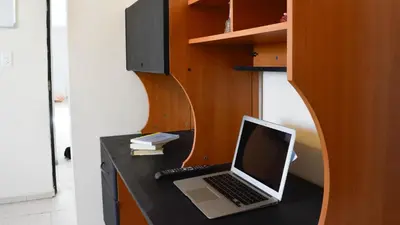 Una televisión o centro de entretenimiento en Casa Talento hostal hotel coliving