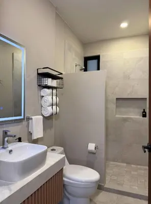 Un baño de Rooms Sector M
