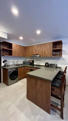 Una cocina o zona de cocina en Stay just steps away from the beach!
