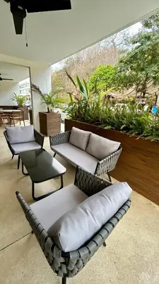 Zona de estar de Stay just steps away from the beach!