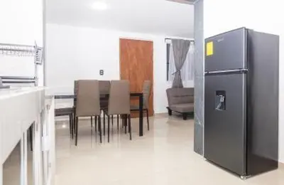 Una cocina o zona de cocina en condominio los mangos