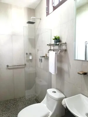 Un baño de Punta Colibrí