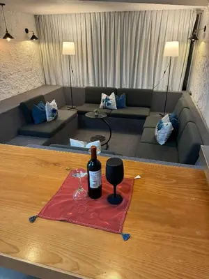 Zona de estar de casita briones
