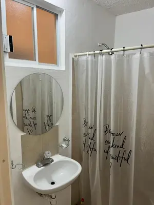 Un baño de Depto en Planta Baja con Alberca, WiFi Rápido y Smart TV