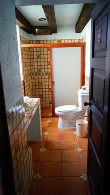 Un baño de Volcanic Park