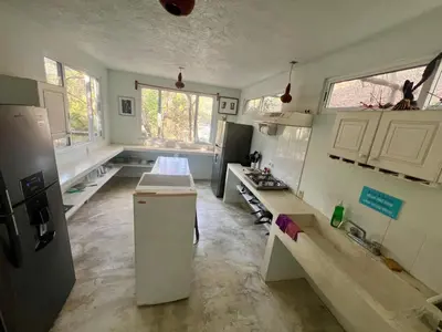 Una cocina o zona de cocina en Casa con alberca y acceso directo a la playa