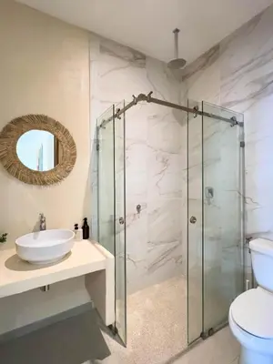 Un baño de Estrella de Mar Suites