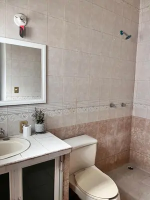 Un baño de JV Residence