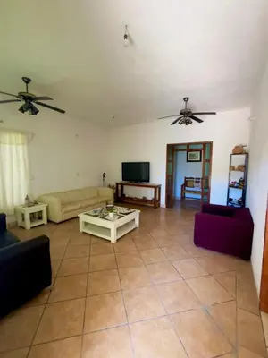 Una televisión o centro de entretenimiento en JV Residence