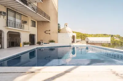 Piscina en o cerca de Comoda Habitacion en Hotel con Vista al Lago, Tequesquitengo