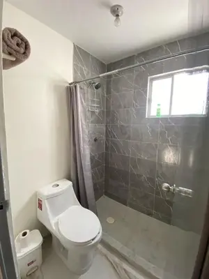 Un baño de Casa entera gran ubicación, aeropuerto ver