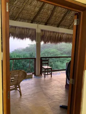 Un balcón o terraza de Columpio del Reptil cabaña