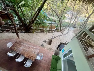 Jardín al aire libre en Casa Pauline Beach house habitaciones con acceso directo a playa y alberca