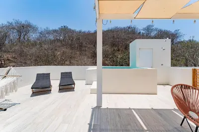 Un balcón o terraza de 3060 - Bocana Beach Condo B2