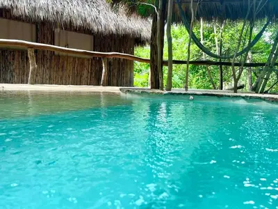 Piscina en o cerca de Habitaciones en casa De los árboles en la playa con alberca