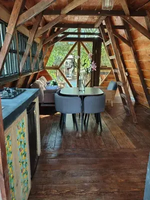 Plano de Romantic and private wooden cabin